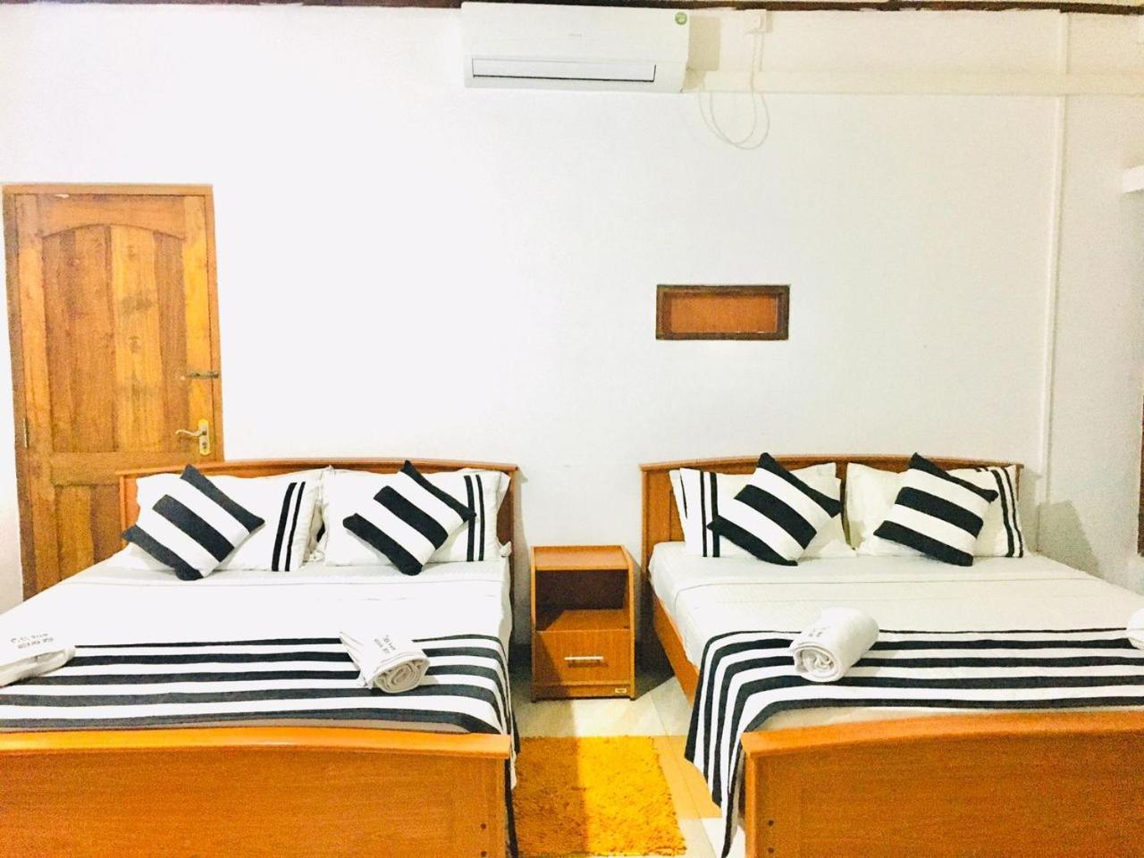 Aura City Hostel アヌラーダプラ エクステリア 写真
