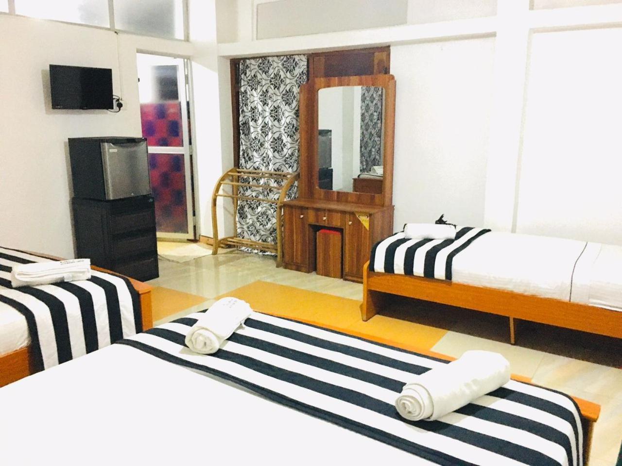 Aura City Hostel アヌラーダプラ エクステリア 写真