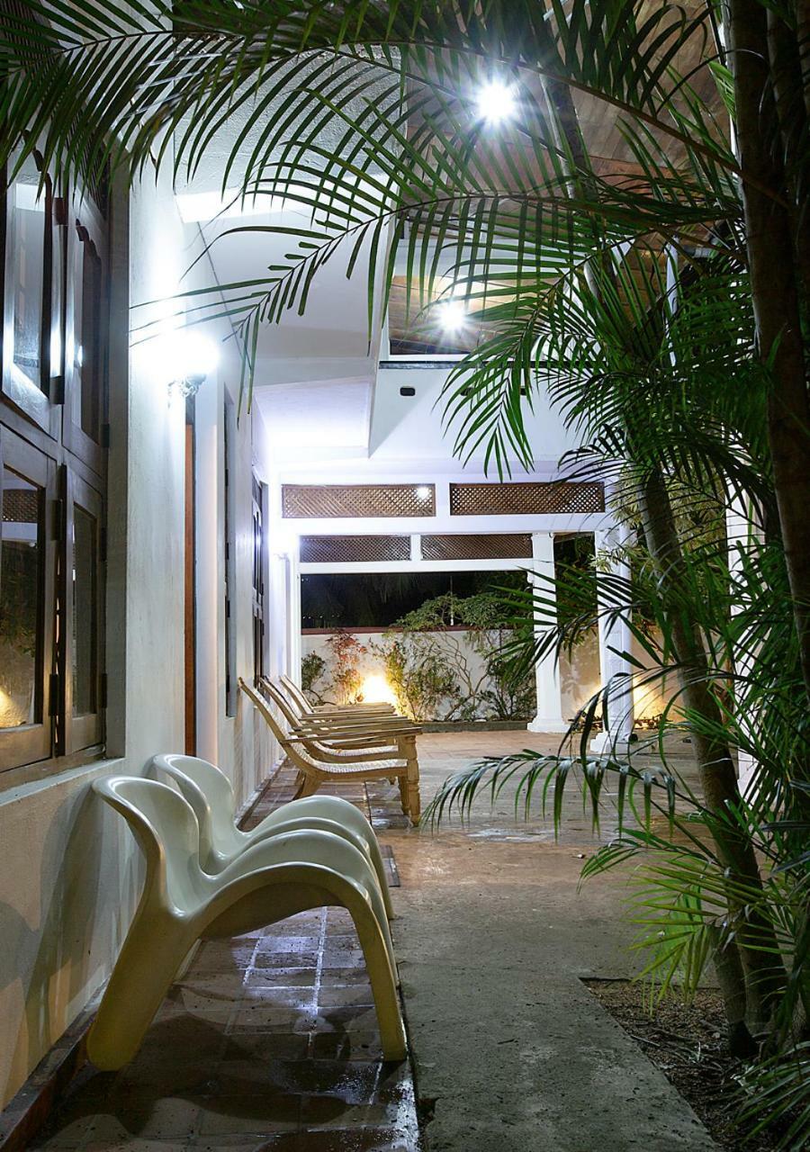 Aura City Hostel アヌラーダプラ エクステリア 写真